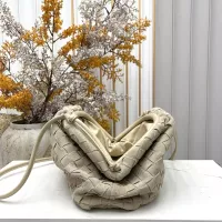 $112.00 USD Bottega Veneta BV AAA Quality Messenger Bags For Women #1388032