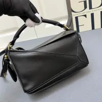 $108.00 USD LOEWE AAA Quality Messenger Bags For Women #1392170