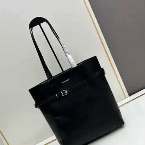 Givenchy AAA Quality Shoulder Bags For Women #1399132