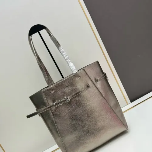 Givenchy AAA Quality Shoulder Bags For Women #1399133