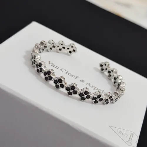 Van Cleef & Arpels Bracelets For Women #1407101