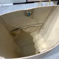 $128.00 USD Celine AAA Quality Messenger Bags For Women #1393649