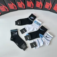 $27.00 USD Nike Socks #1396382