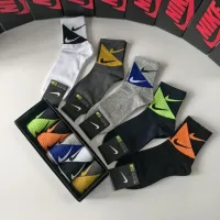 $27.00 USD Nike Socks #1396441