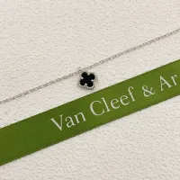 $25.00 USD Van Cleef & Arpels Necklaces For Women #1398246