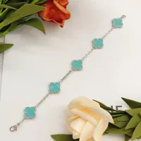 $34.00 USD Van Cleef & Arpels Bracelets For Women #1406582