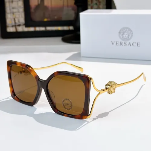 Versace AAA Quality Sunglasses #1415632
