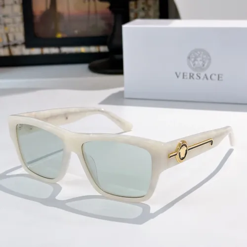 Versace AAA Quality Sunglasses #1416342