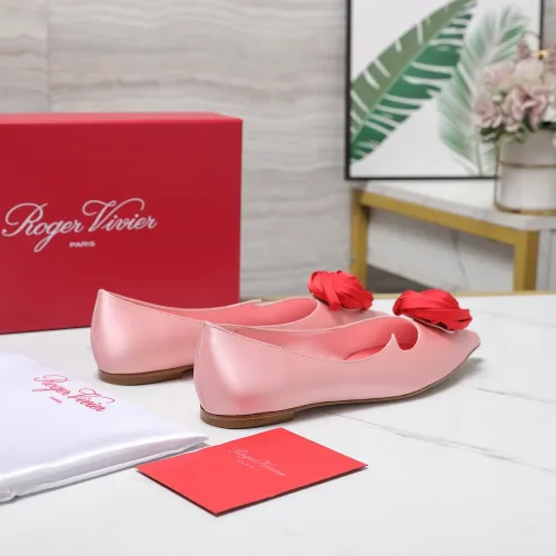Replica Roger Vivier RV Flat Shoes For Women #1418117 $115.00 USD for Wholesale