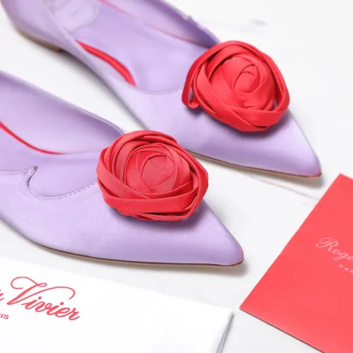 Replica Roger Vivier RV Flat Shoes For Women #1418119 $115.00 USD for Wholesale