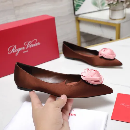 Replica Roger Vivier RV Flat Shoes For Women #1418121 $115.00 USD for Wholesale