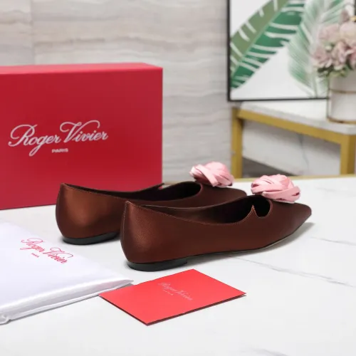 Replica Roger Vivier RV Flat Shoes For Women #1418121 $115.00 USD for Wholesale