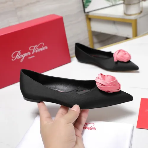 Replica Roger Vivier RV Flat Shoes For Women #1418122 $115.00 USD for Wholesale