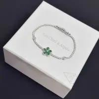 $48.00 USD Van Cleef & Arpels Bracelets For Women #1413296