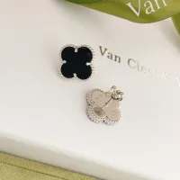 $25.00 USD Van Cleef & Arpels Earrings For Women #1413532