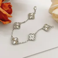 $34.00 USD Van Cleef & Arpels Bracelets For Women #1413743