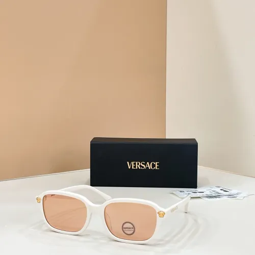 Versace AAA Quality Sunglasses #1424154