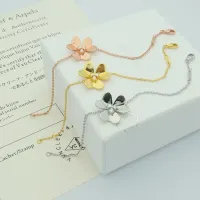 $25.00 USD Van Cleef & Arpels Bracelets For Women #1425102