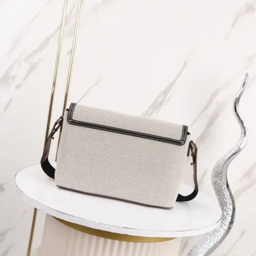 Replica Burberry AAA Quality Messenger Bags For Women #1443031 $102.00 USD for Wholesale
