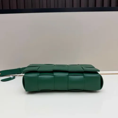 Replica Bottega Veneta BV AAAAA Quality Messenger Bags For Women #1443621 $98.00 USD for Wholesale