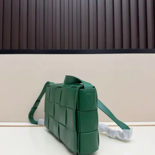 Replica Bottega Veneta BV AAAAA Quality Messenger Bags For Women #1443623 $102.00 USD for Wholesale