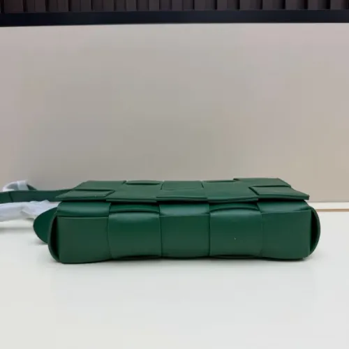 Replica Bottega Veneta BV AAAAA Quality Messenger Bags For Women #1443623 $102.00 USD for Wholesale