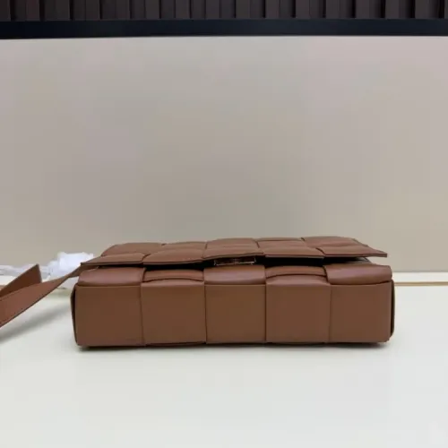 Replica Bottega Veneta BV AAAAA Quality Messenger Bags For Women #1443625 $102.00 USD for Wholesale