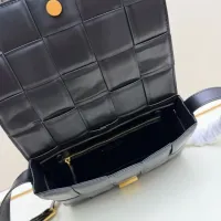 $102.00 USD Bottega Veneta BV AAAAA Quality Messenger Bags For Women #1443624