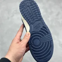 $76.00 USD Nike SB Dunk-Low For Women #1451514