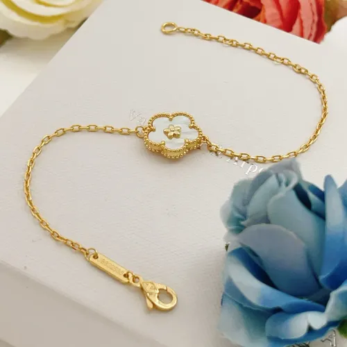 Replica Van Cleef & Arpels Bracelets For Women #1469081 $29.00 USD for Wholesale