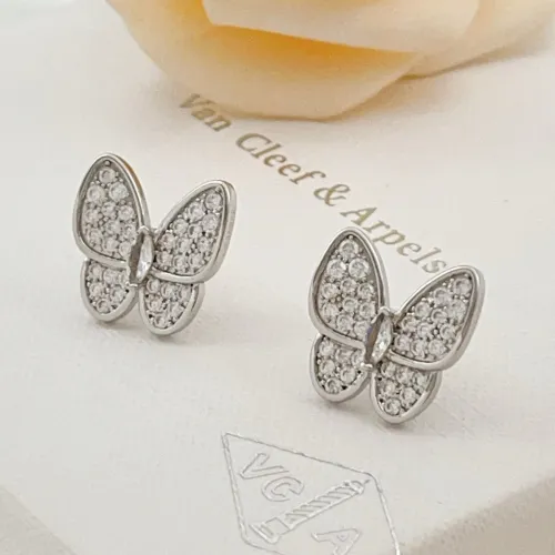 Replica Van Cleef & Arpels Earrings For Women #1469082 $32.00 USD for Wholesale