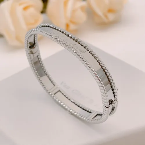 Van Cleef & Arpels Bracelets #1477837
