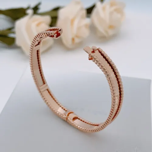 Replica Van Cleef & Arpels Bracelets #1477838 $36.00 USD for Wholesale